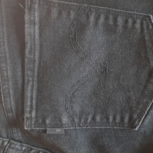 Levi's ladies size 6 black straight leg jeans - Picture 3 of 4